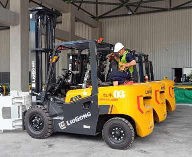  Cái nào là tốt nhất cho bạn: mua hoặc thuê xe nâng