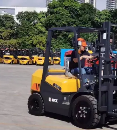 Cho thuê xe nâng dầu: Giải pháp tải nặng (3-10 tấn) cho công trình